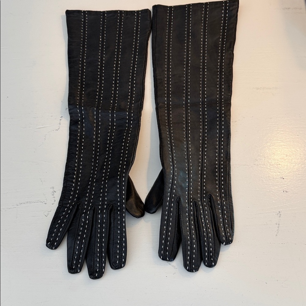 Anne Klein Black leather Gloves with White Stitching